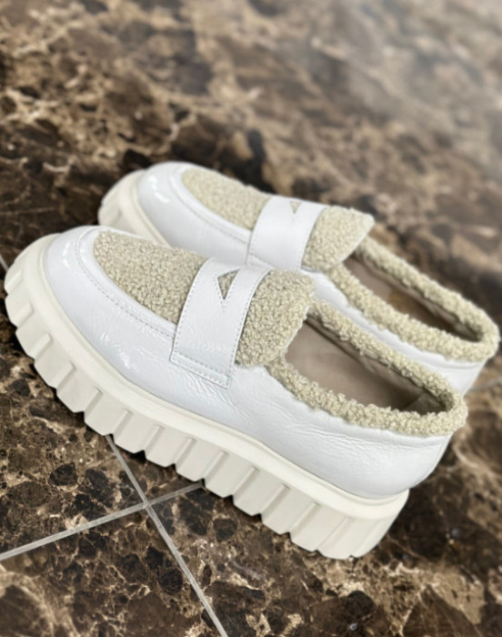 Лаковые лоферы