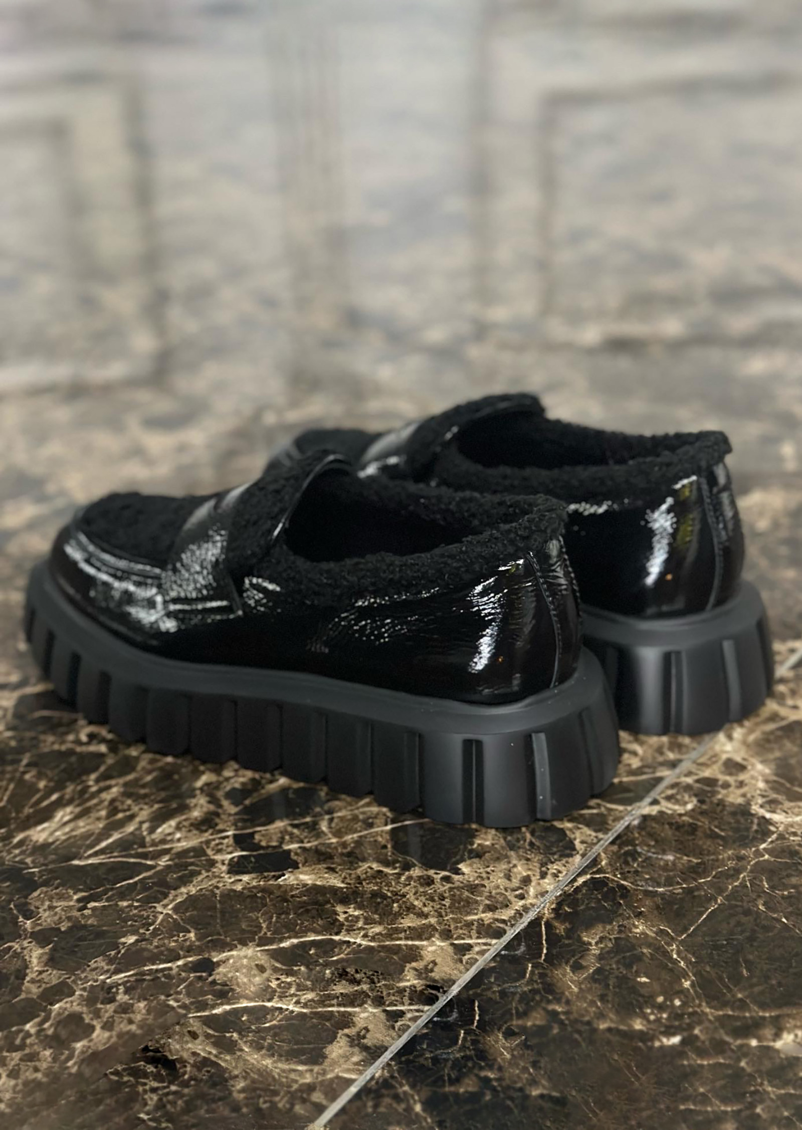 Лаковые лоферы