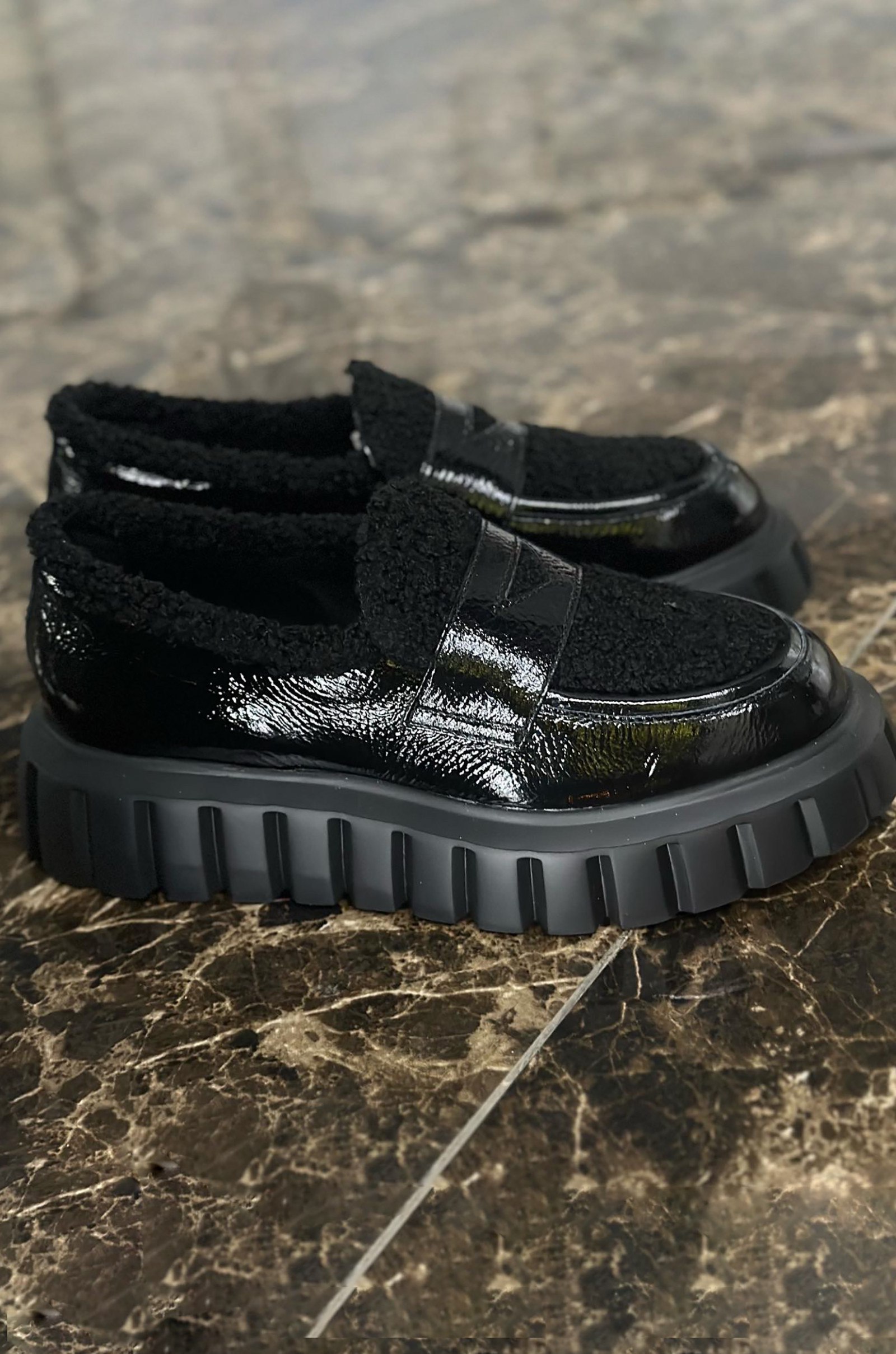 Лаковые лоферы