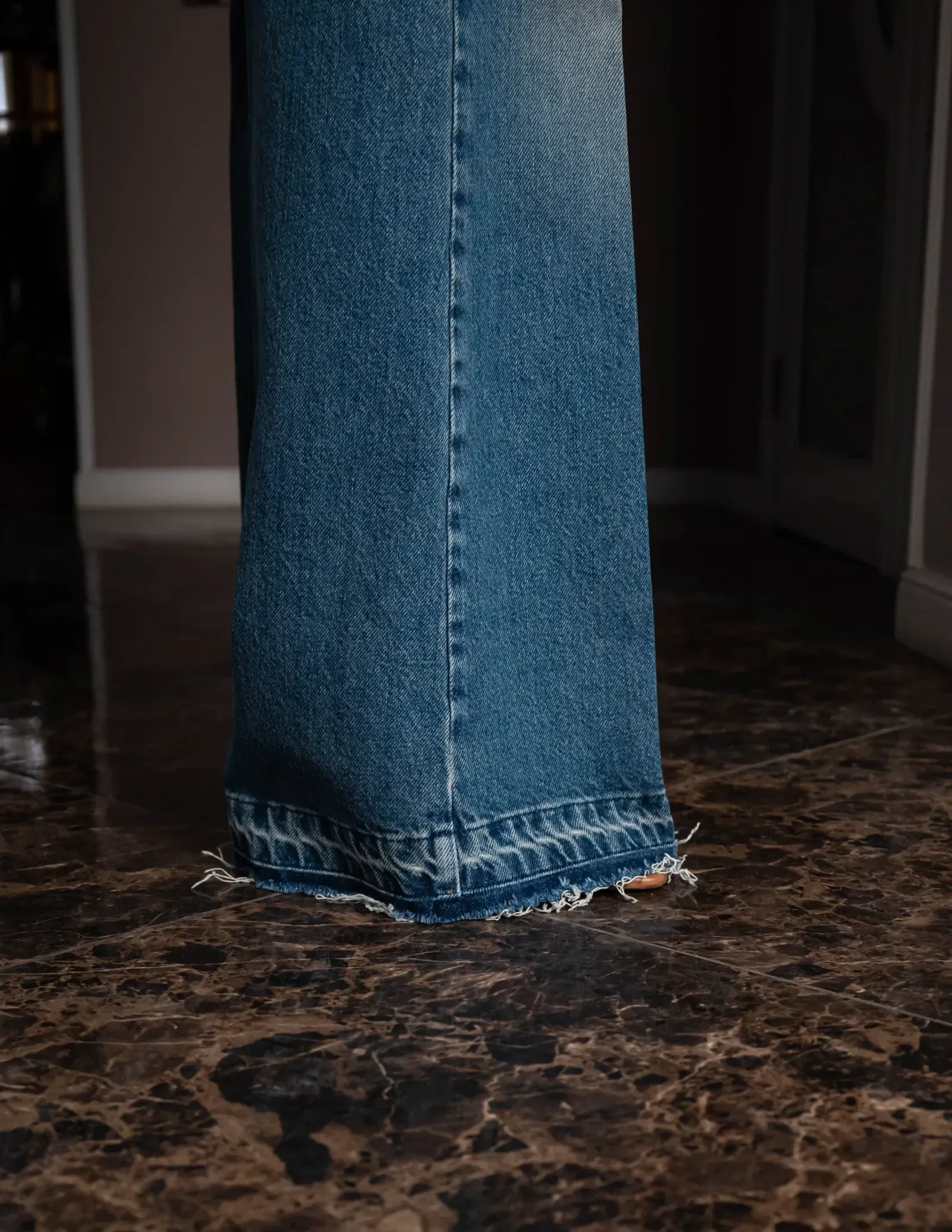 Джинсы с шелковым поясом