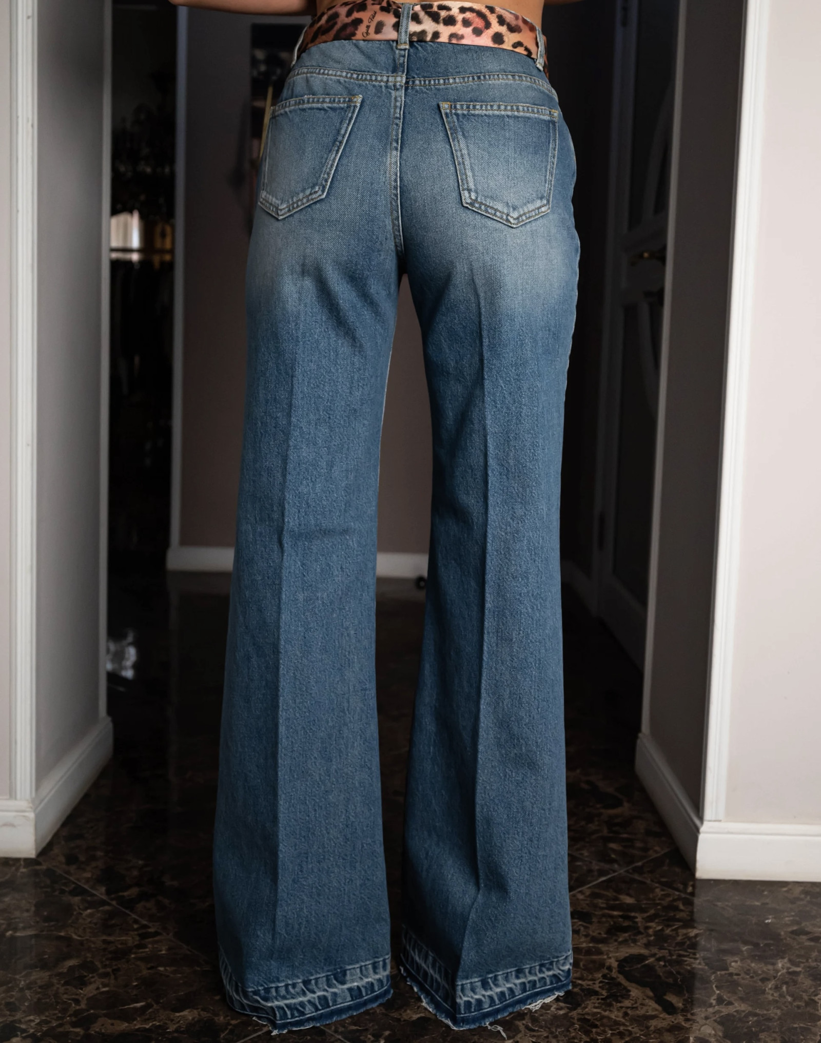 Джинсы с шелковым поясом