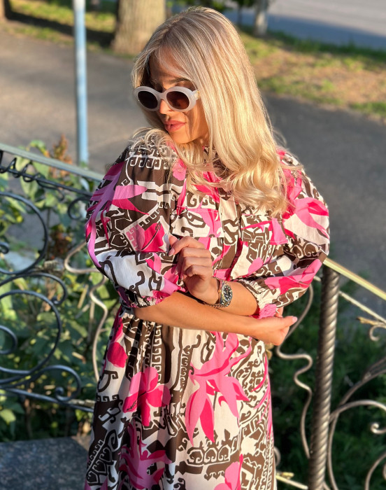 Платье в акцентном принте