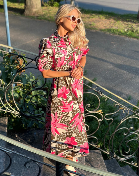 Платье в акцентном принте