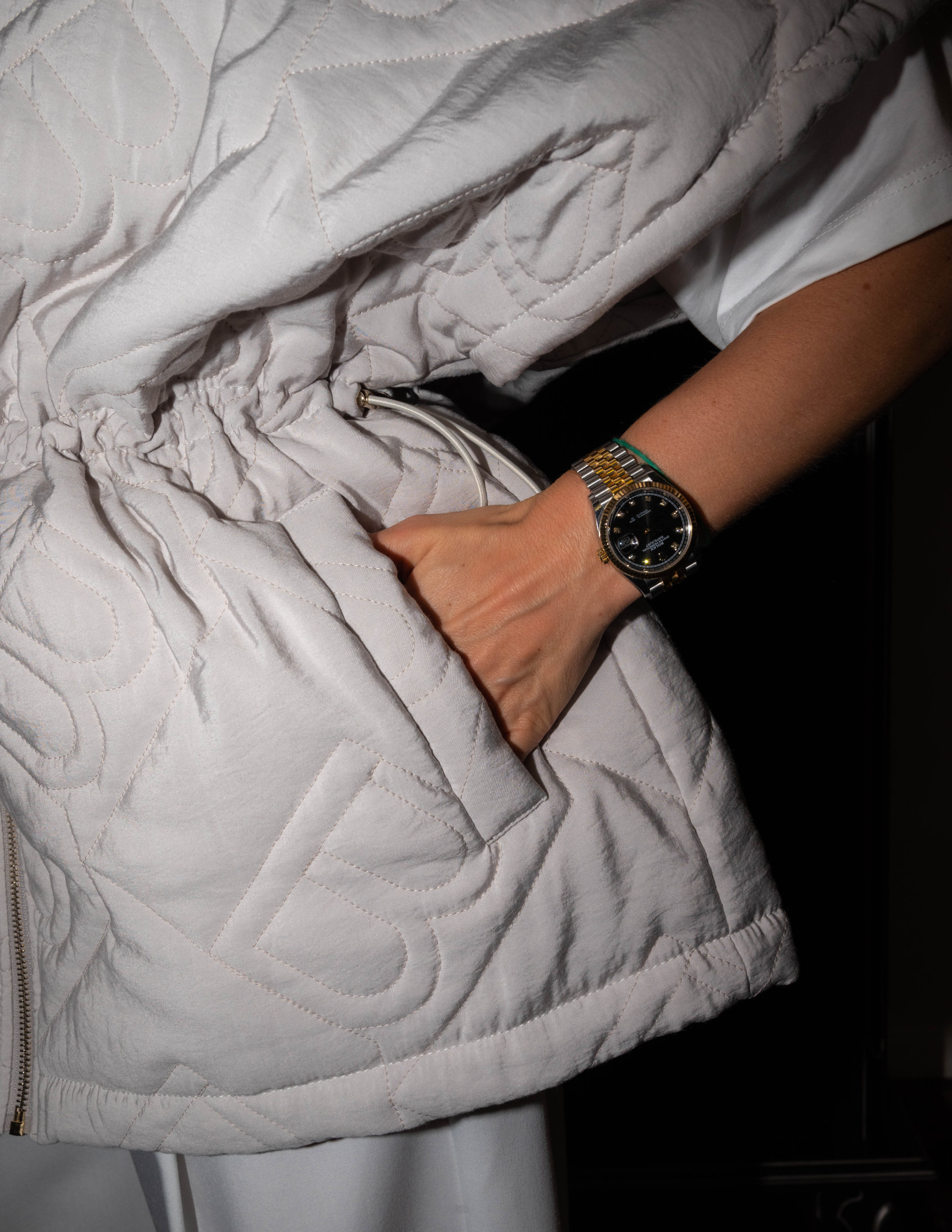 Жилет с логотипом бренда