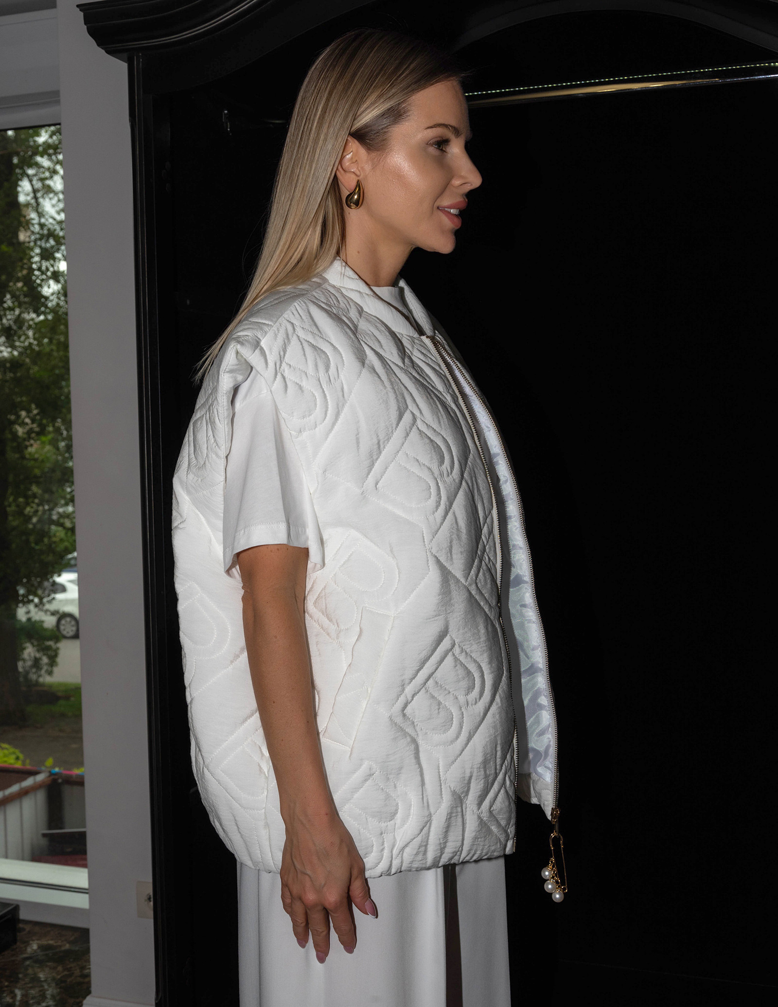 Жилет с логотипом бренда