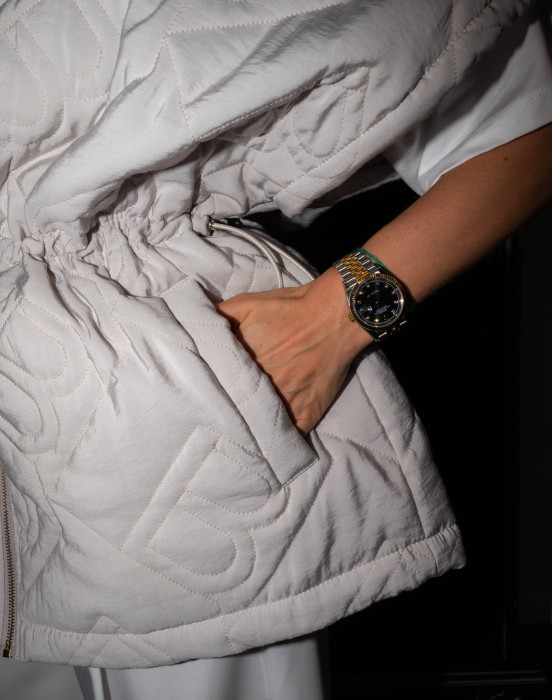 Жилет с логотипом бренда