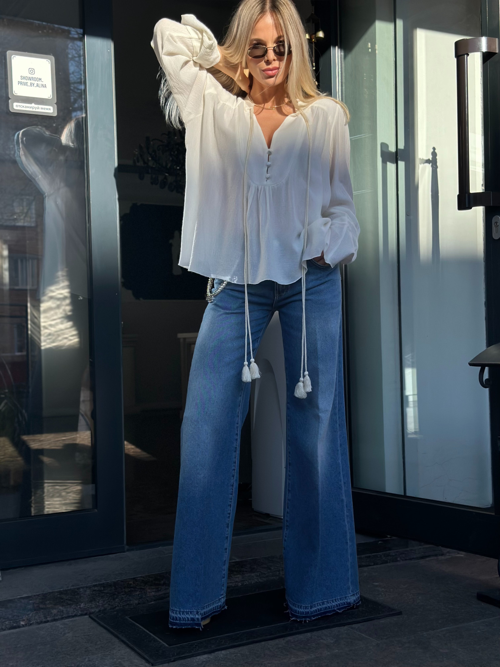 Блуза в стиле бохо с шелковым воротником и декоративными завязками