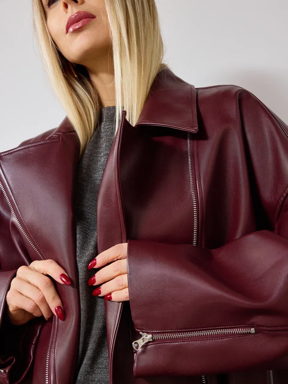 Куртка из эко-кожи в цвете Бургундия