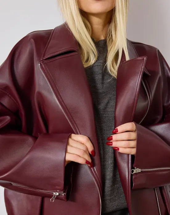 Куртка из эко-кожи в цвете Бургундия