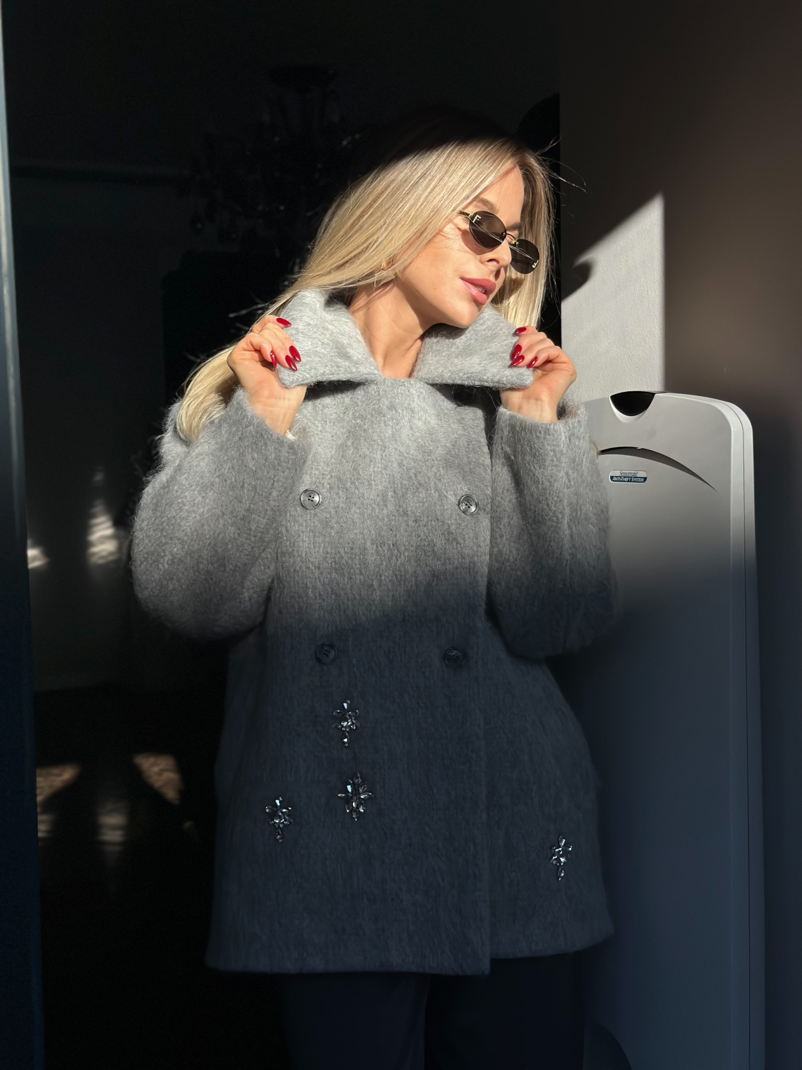 Пальто со стразами