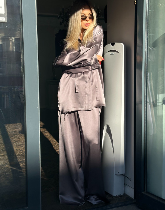 Костюм в пижамном стиле