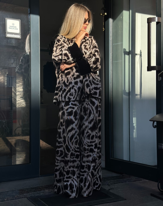 Костюм в животном принте с бархатом и люрексом - фото - 3