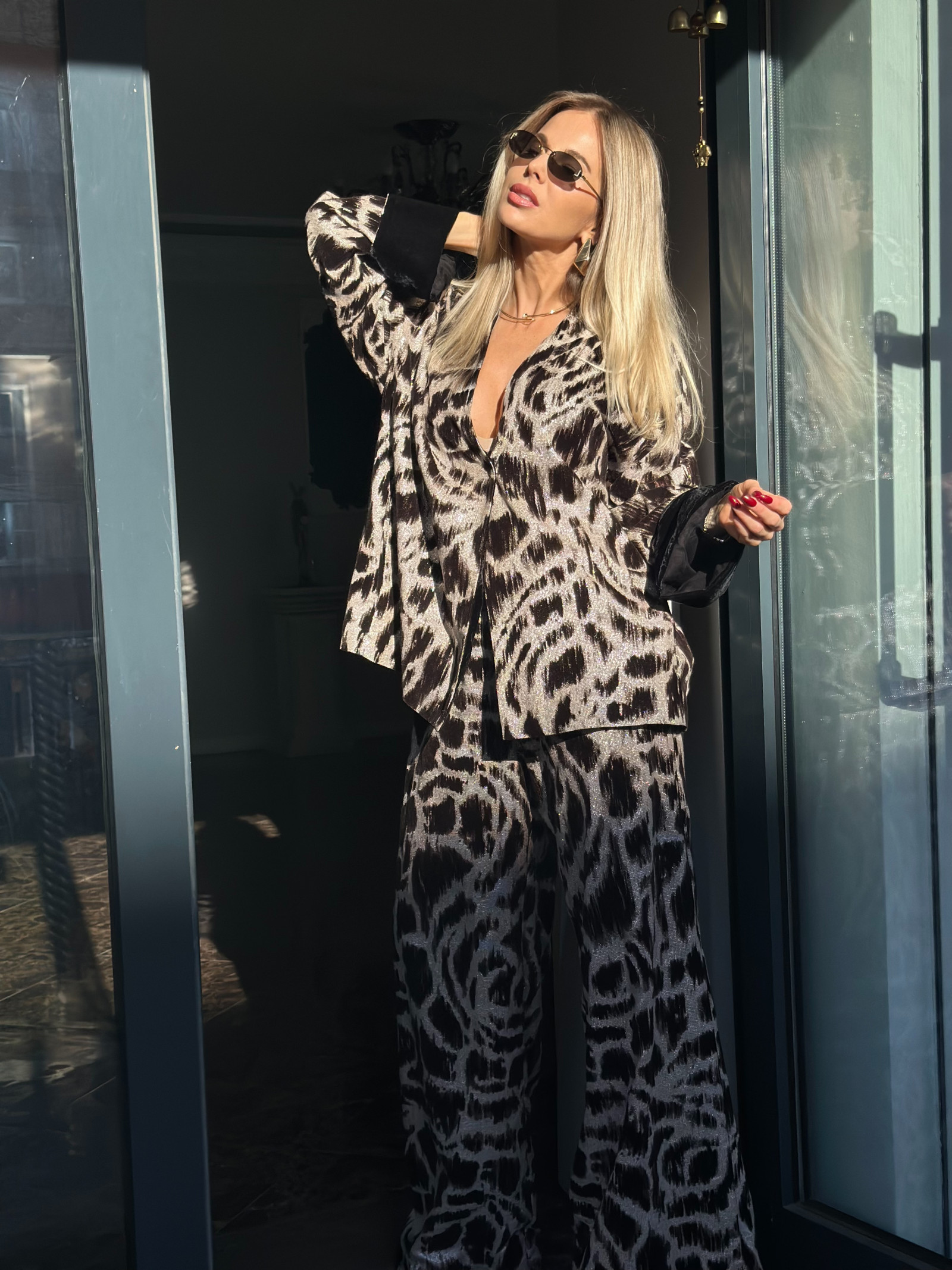 Костюм в животном принте с бархатом и люрексом