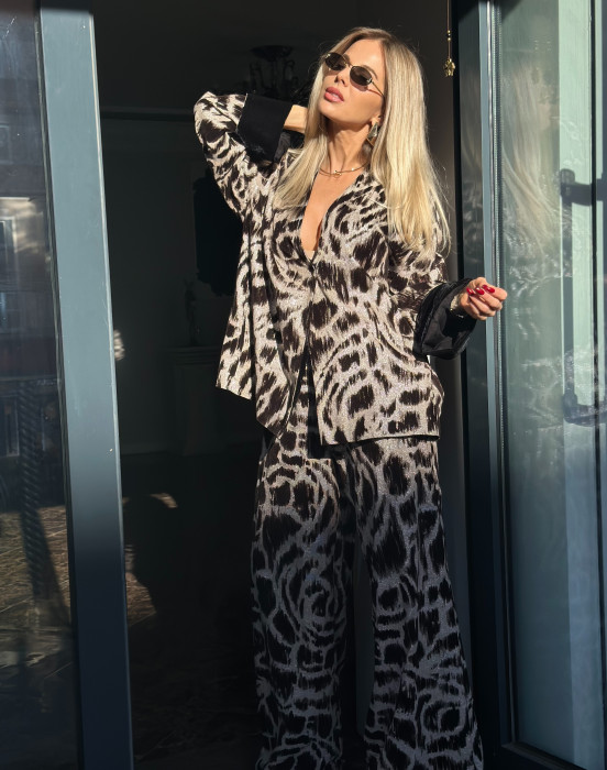 Костюм в животном принте с бархатом и люрексом