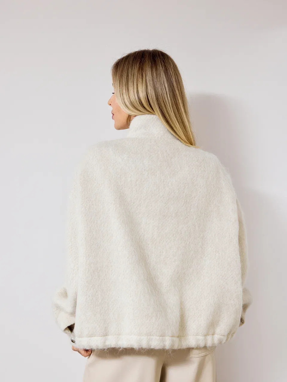 Бомбер из шерсти и мохера