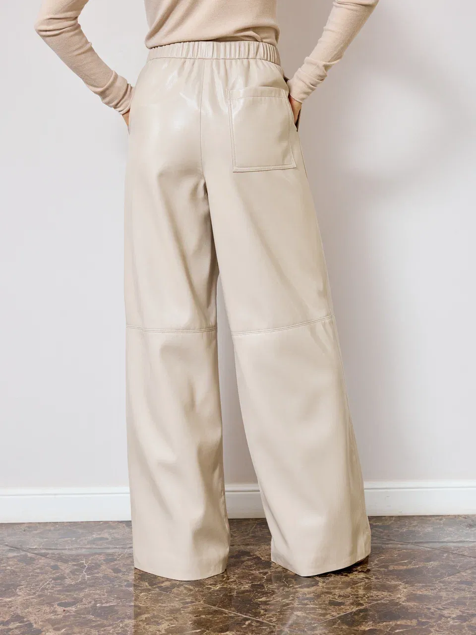 Брюки из мягкой эко-кожи с утеплением