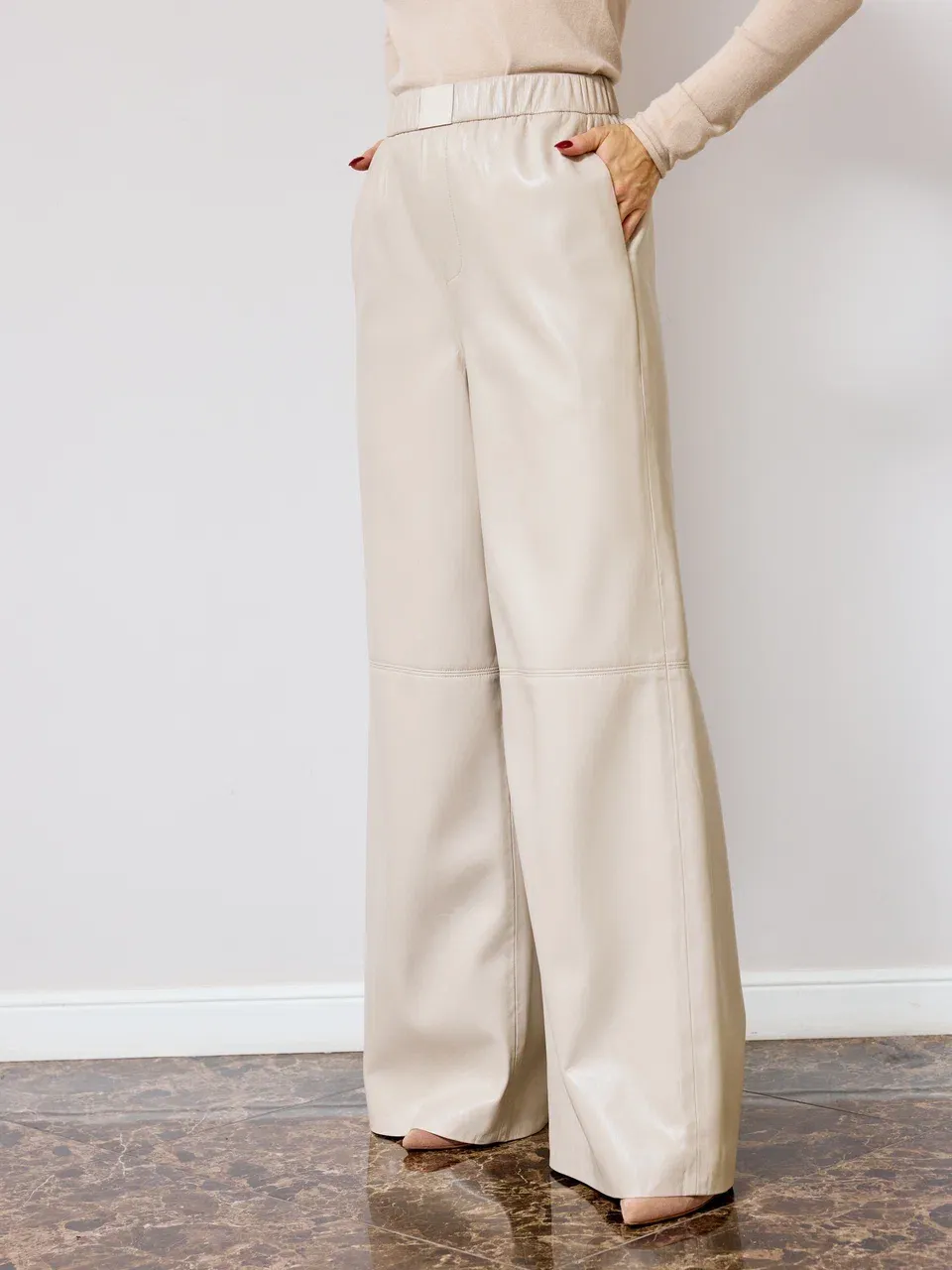 Брюки из мягкой эко-кожи с утеплением