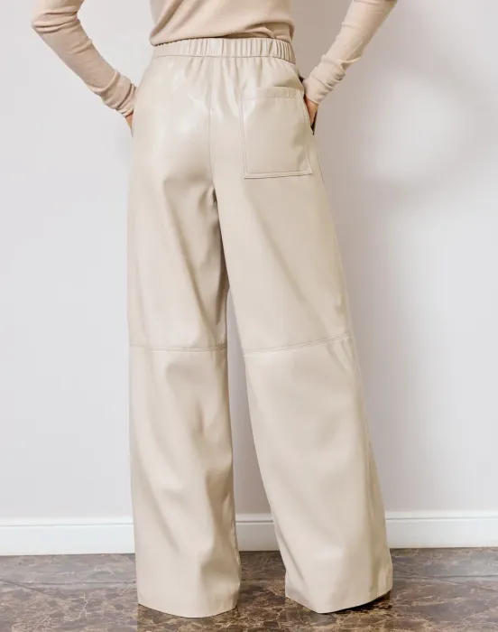 Брюки из мягкой эко-кожи с утеплением