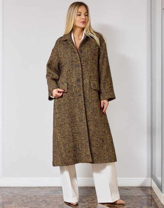 Шерстяное пальто в твидовом исполнении