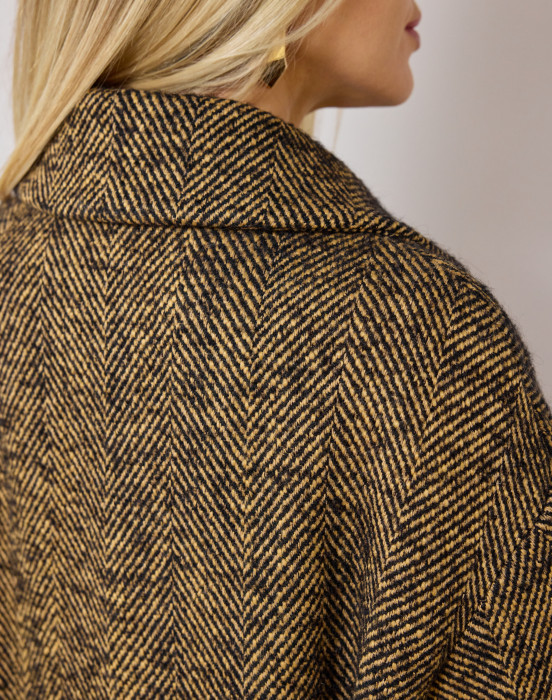 Шерстяное пальто в твидовом исполнении