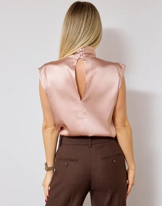 Блуза без рукавов со стойкой