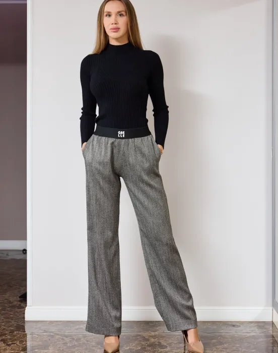 Брюки на резинке в расцветке ткани «елочка»