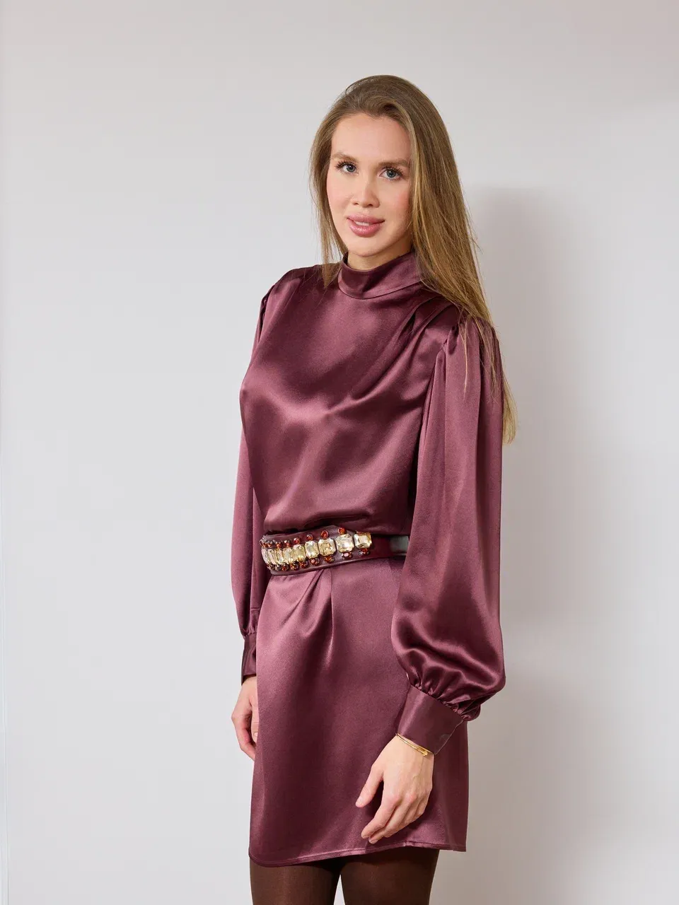 Вечернее платье с поясом из кристаллов