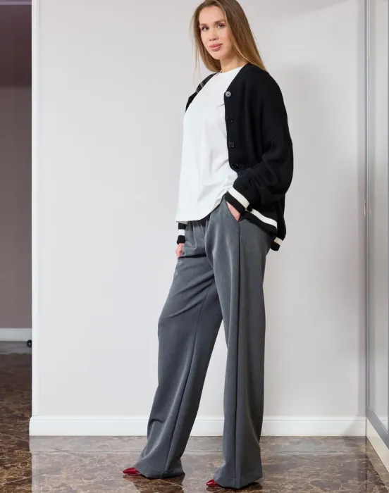 Брюки на резинке с логотипом бренда