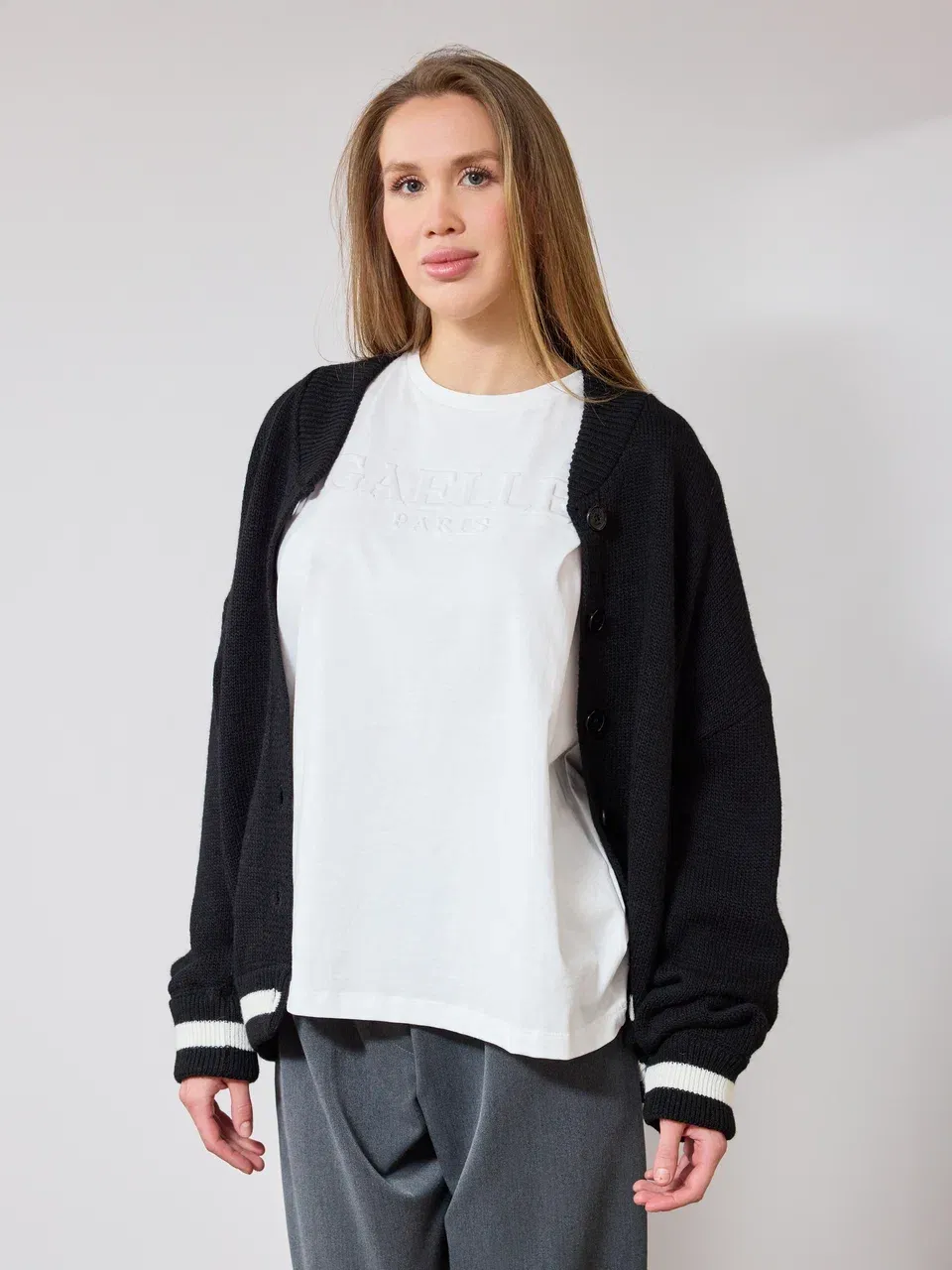 Кардиган на пуговицах с надписью - фото - 6