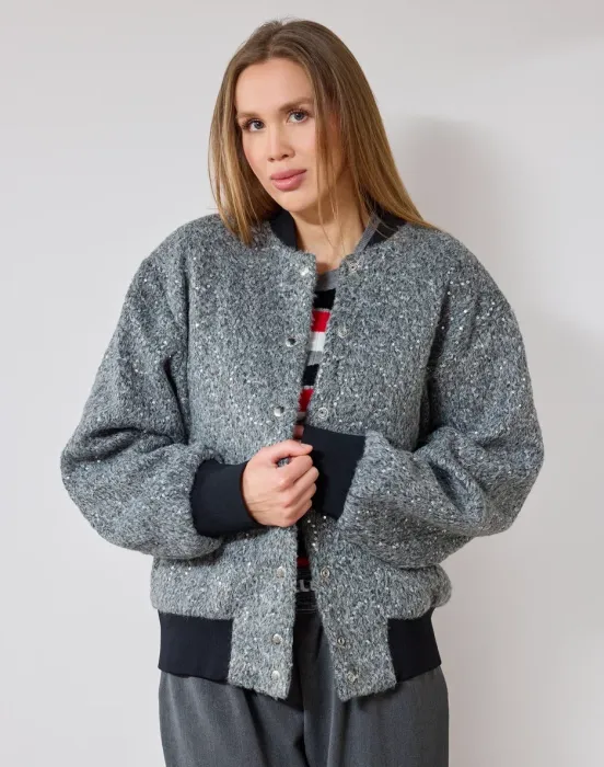 Бомбер с пайетками - фото - 6