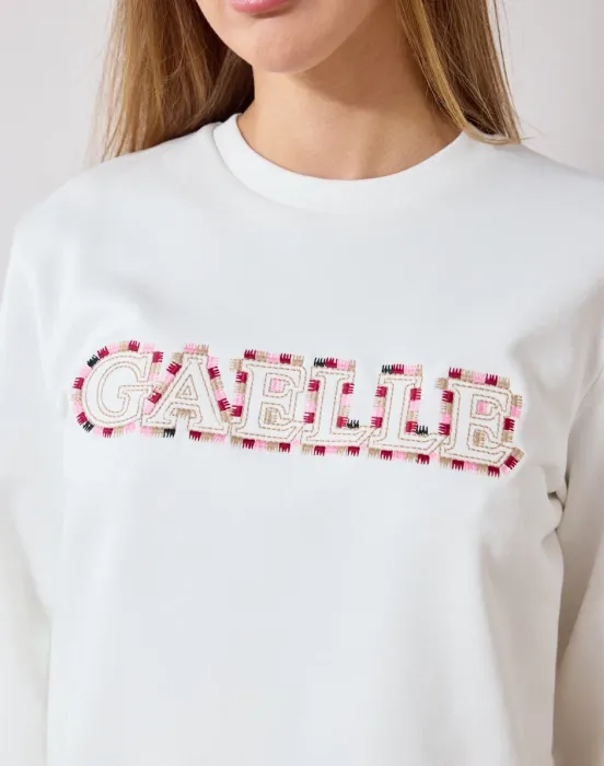 Свитшот с логотипом бренда, вышитые буквы - фото - 2