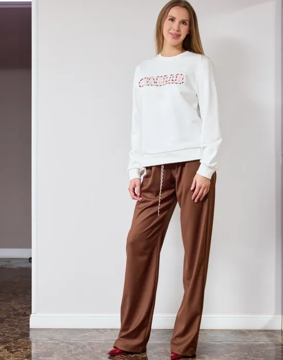 Свитшот с логотипом бренда, вышитые буквы