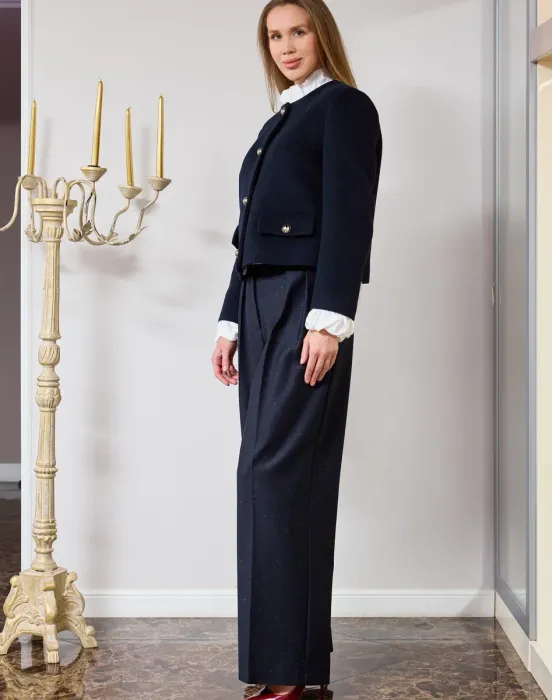 Брюки с бельевым поясом в темно-синем цвете с мелкими вкраплениями - фото - 4