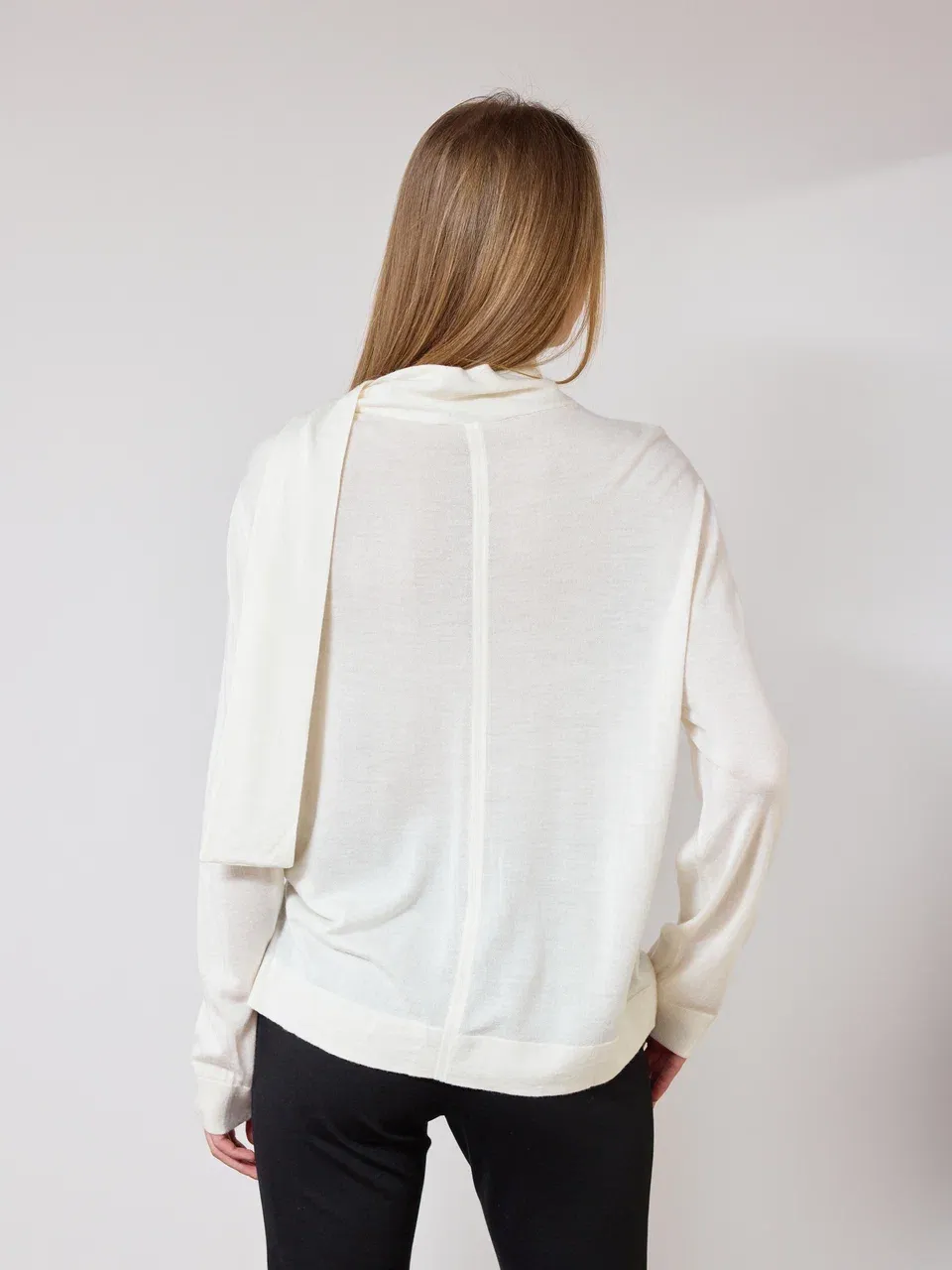 Джемпер с галстуком