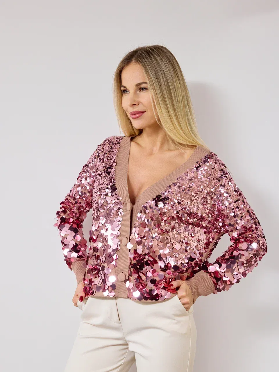 Кардиган с пайетками на пуговицах