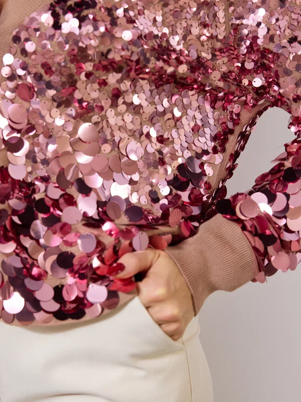 Кардиган с пайетками на пуговицах