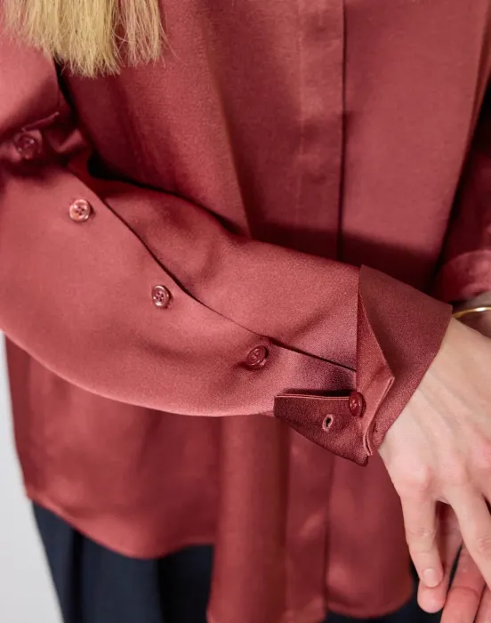 Блуза с пуговицами