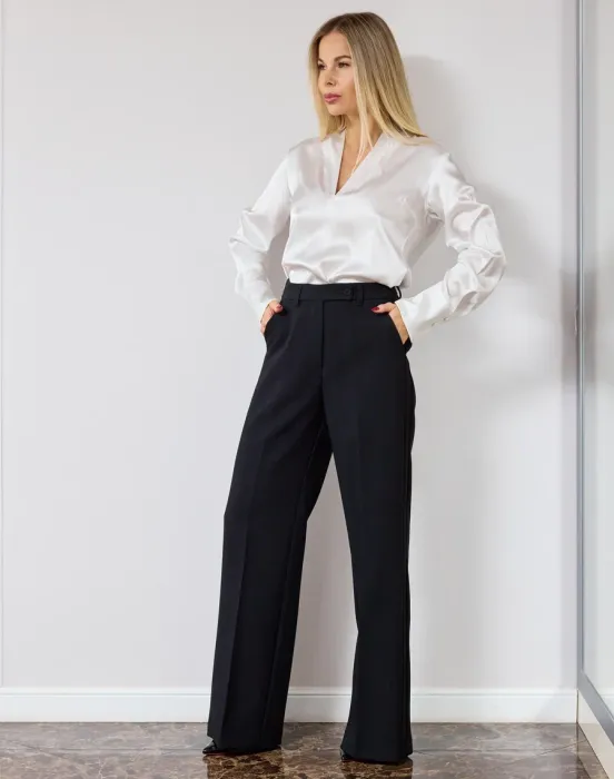 Блуза с V-образным вырезом