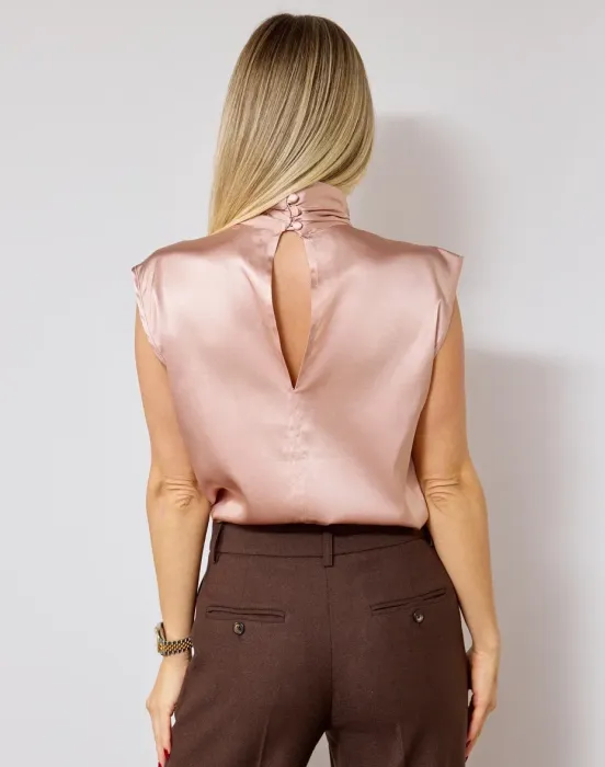 Блуза с драпированной стойкой и V образным вырезом на груди