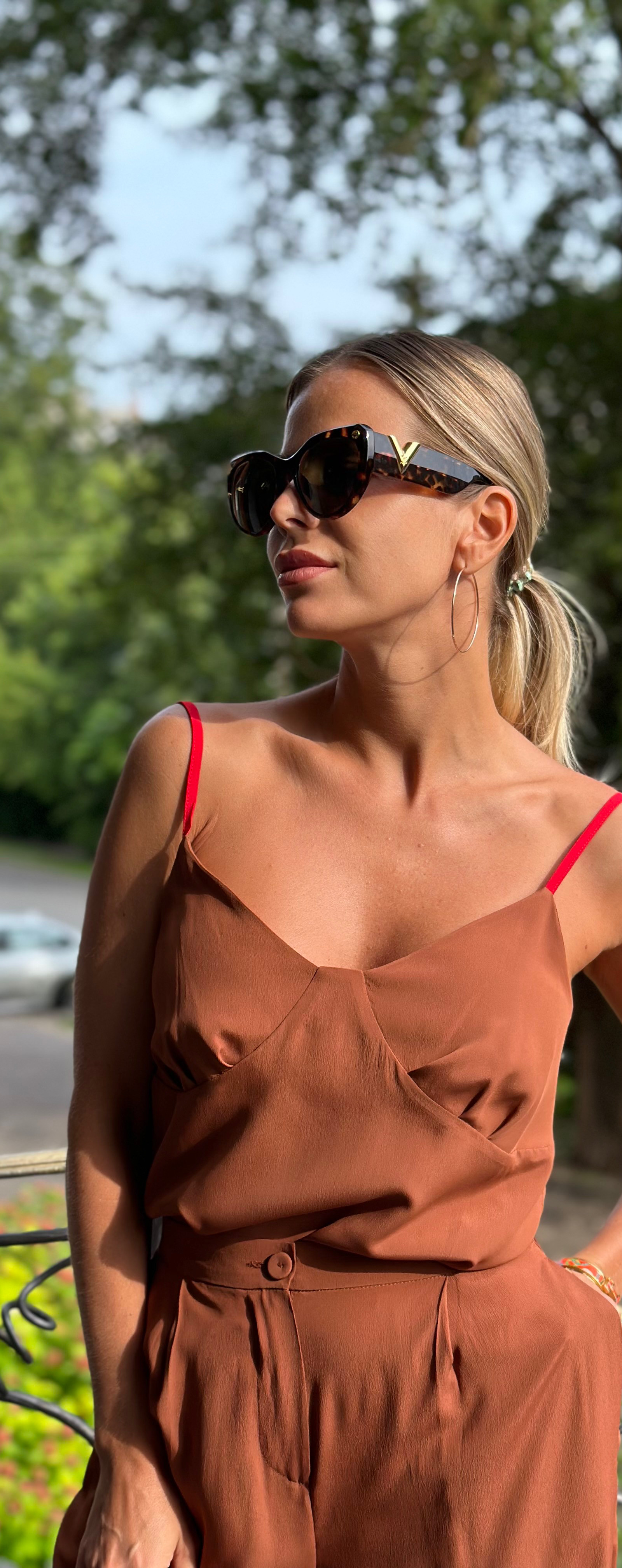 Костюм из топа и брюк