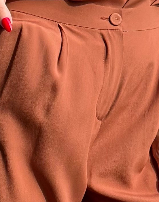 Костюм из топа и брюк