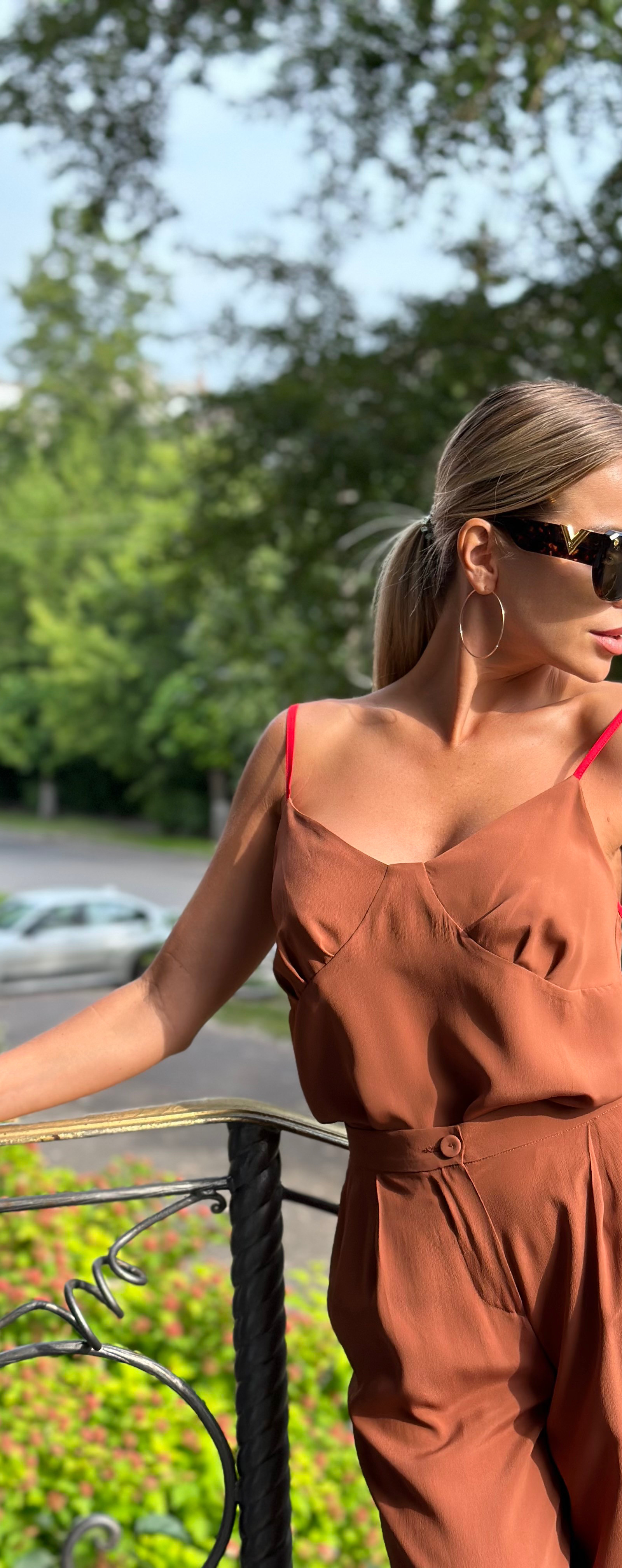 Костюм из топа и брюк