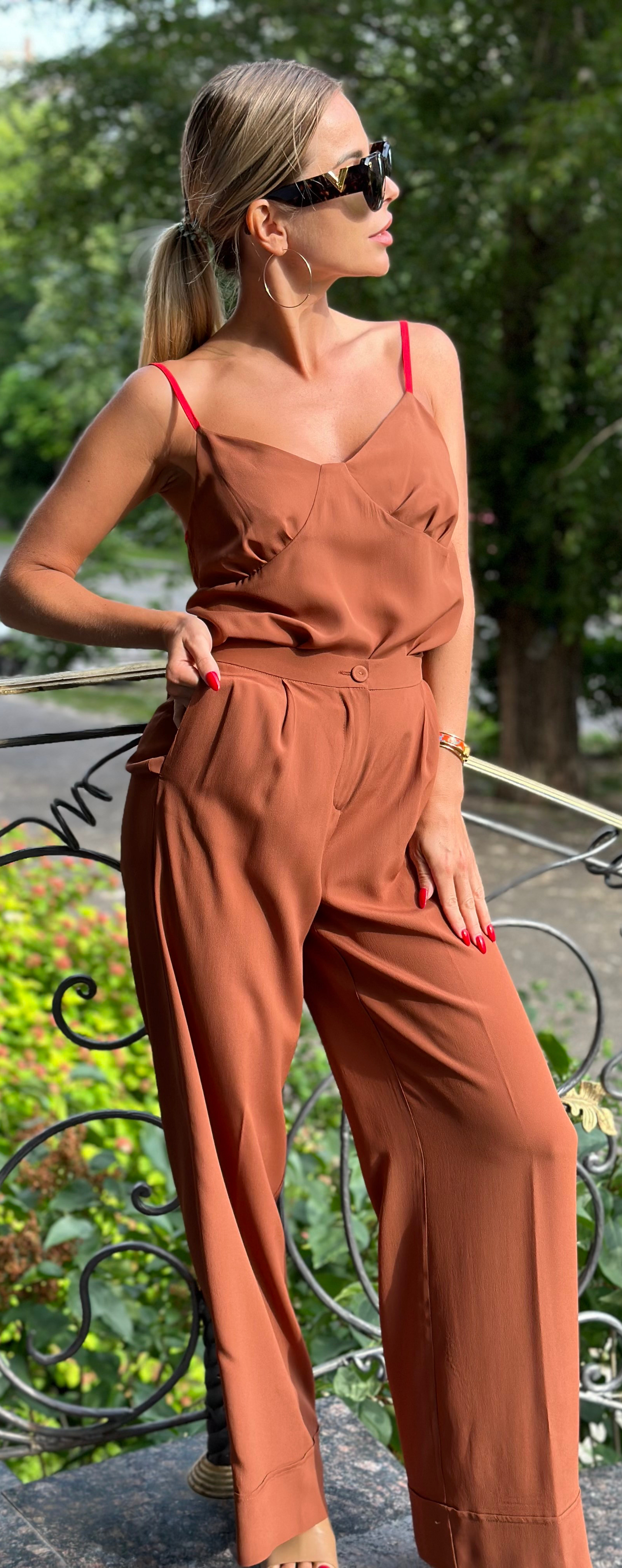 Костюм из топа и брюк