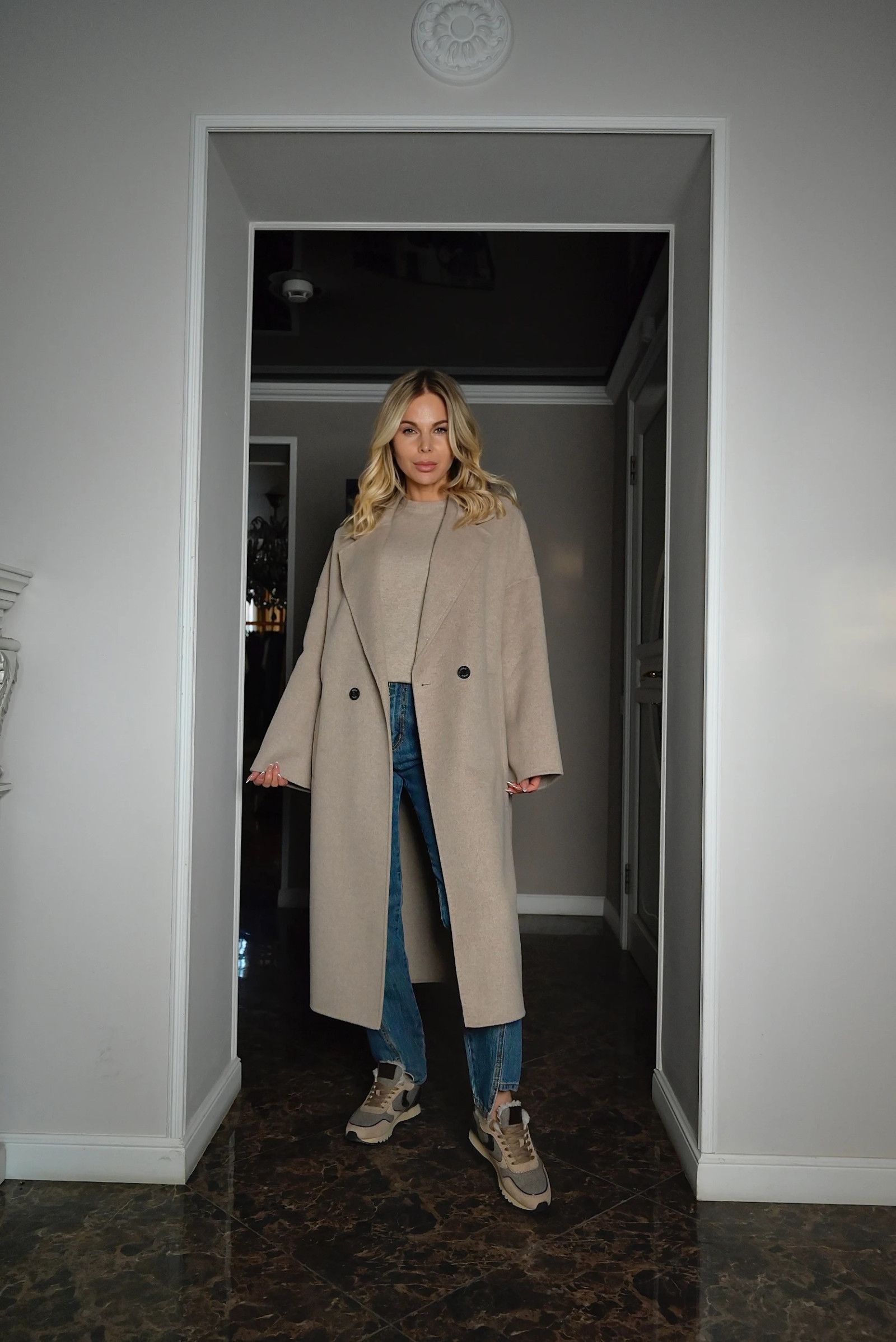 Пальто на двух пуговицах в форме бочонка