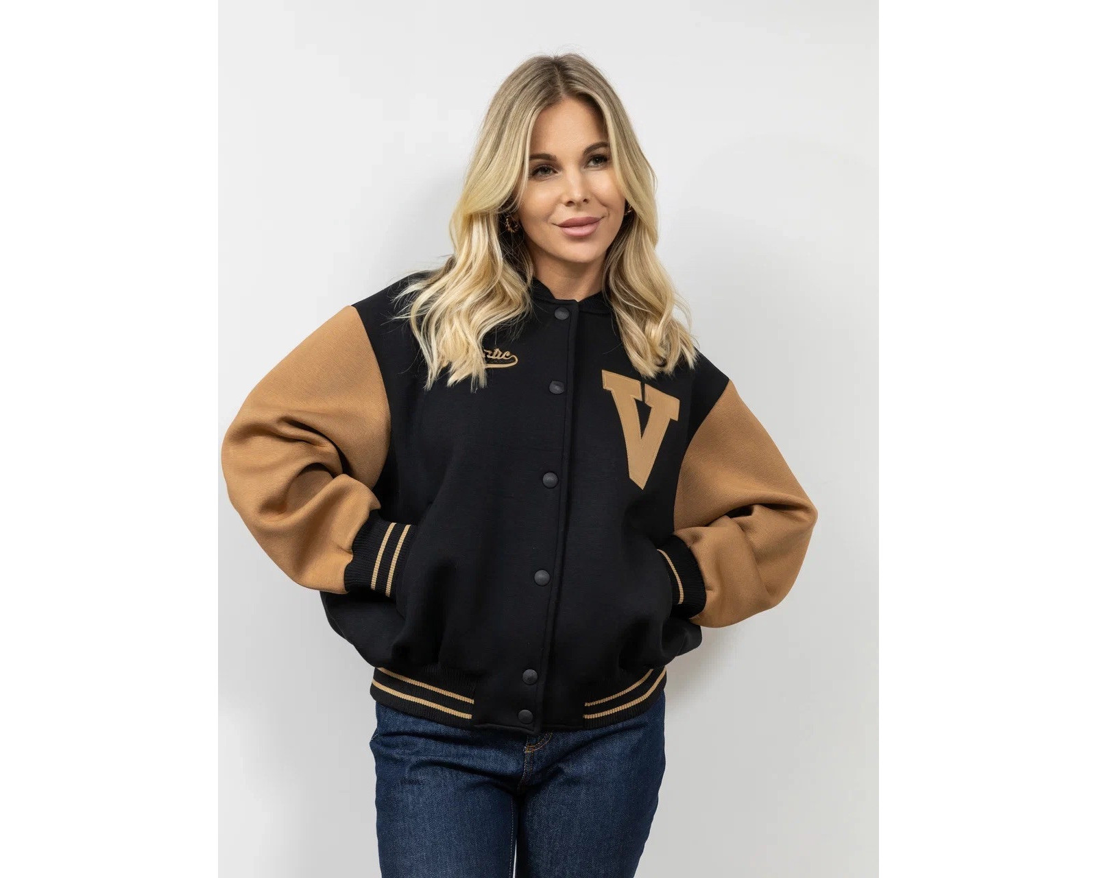 Бомбер с логотипом бренда, стильный акцент вашего образа