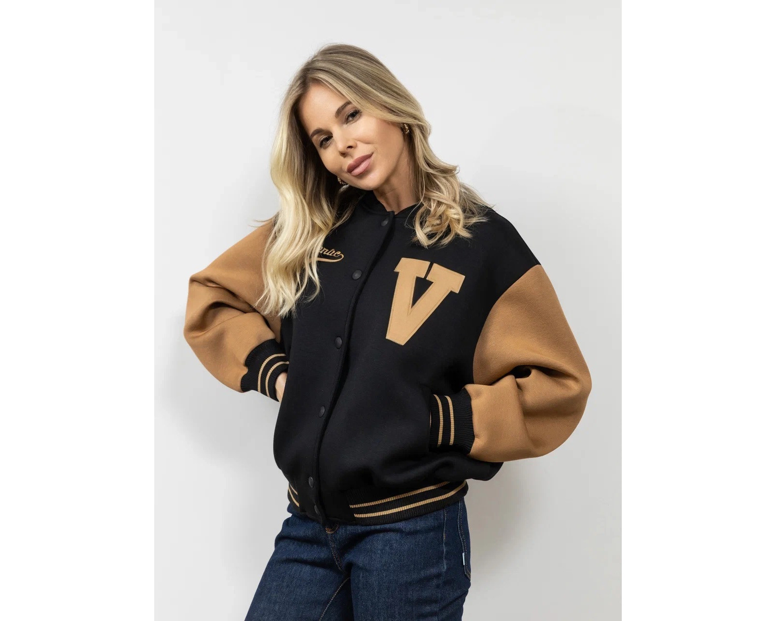 Бомбер с логотипом бренда, стильный акцент вашего образа