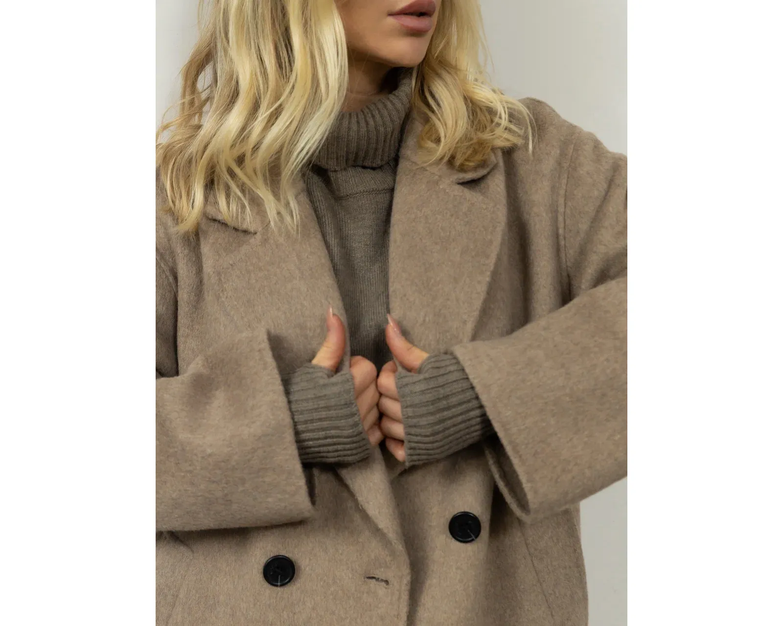 Двубортное Пальто на 4х пуговицах прямого кроя
