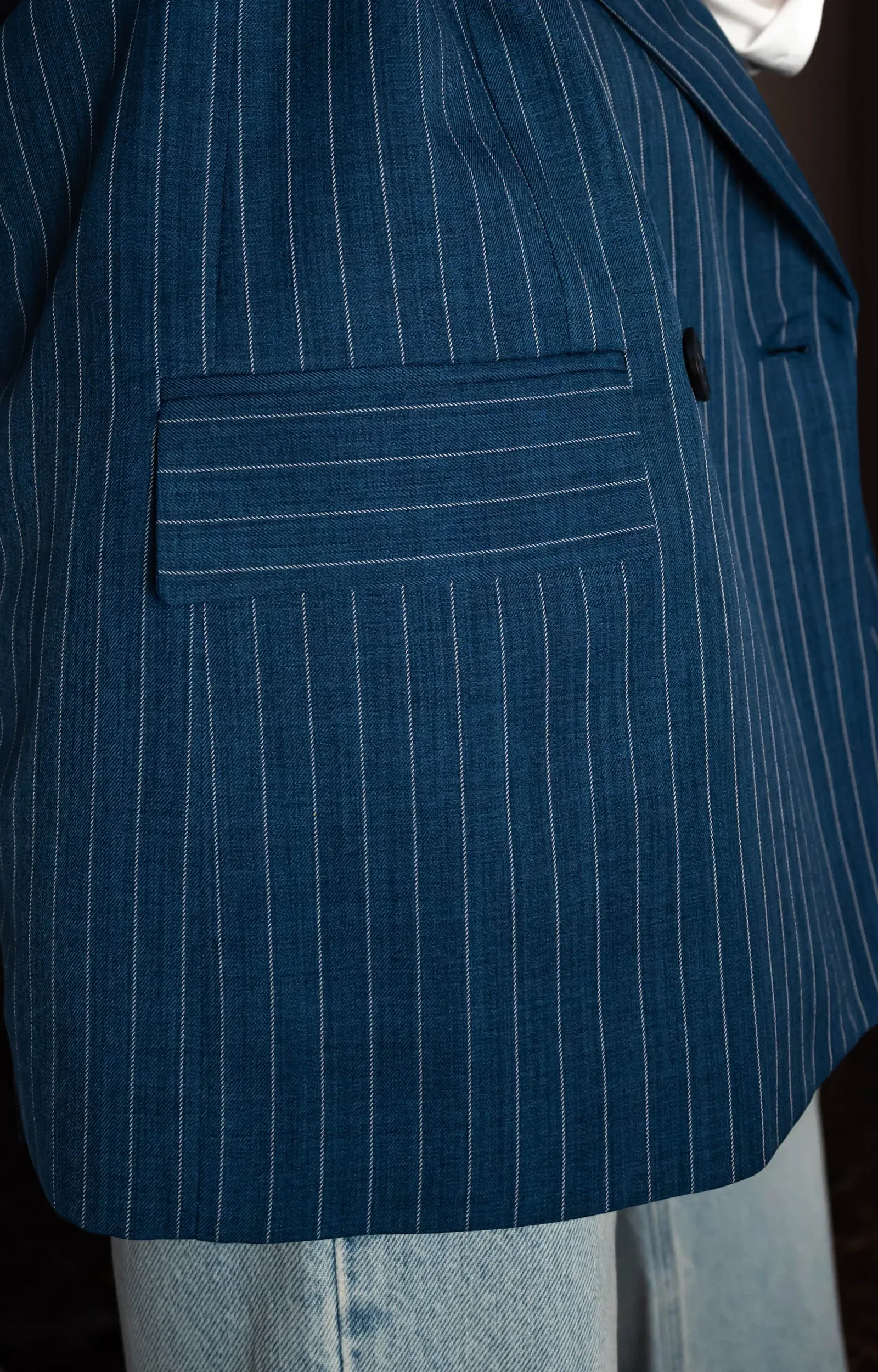 Стильный жилет с логотипом бренда