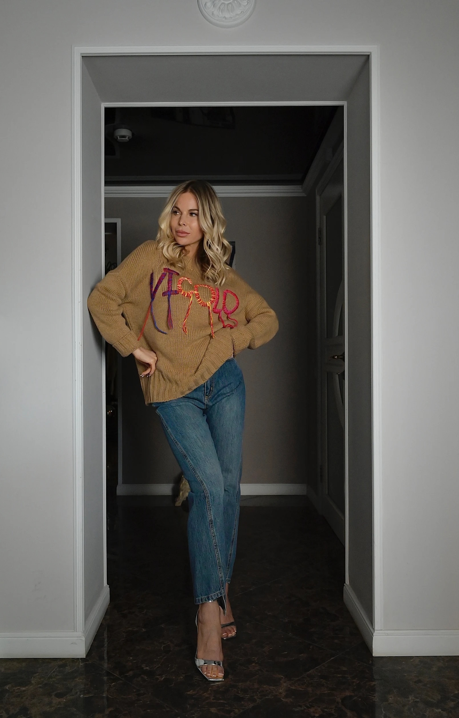 Джемпер с логотипом бренда