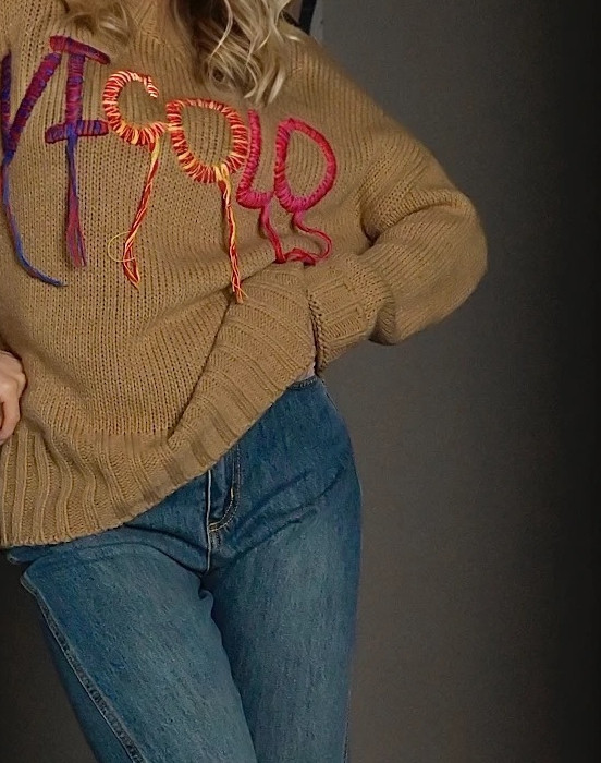 Джемпер с логотипом бренда